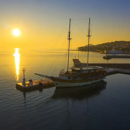 And By The Sea Tkon, Pasman - 8377 3* 트콘