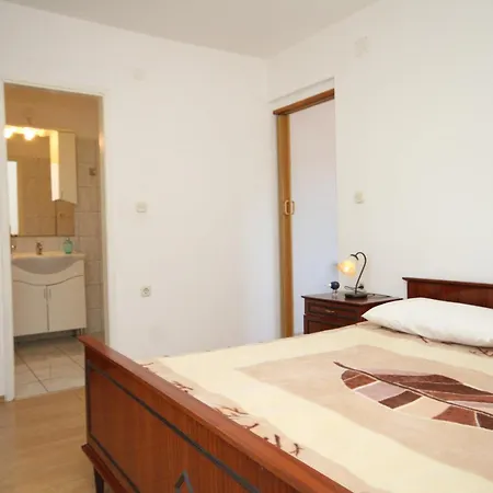 And By The Sea Tkon, Pasman - 8377