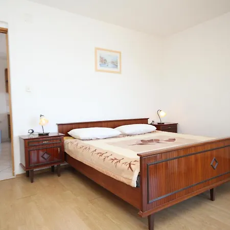 And By The Sea Tkon, Pasman - 8377 3*