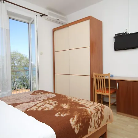 And By The Sea Tkon, Pasman - 8377 3*