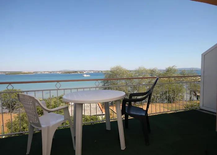 بيت ضيافة And By The Sea Tkon, Pasman - 8377 تكون